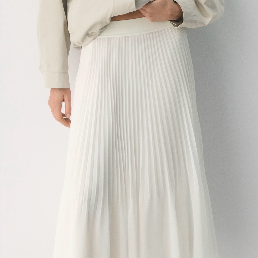 Aritzia Twirl Pleated Skirt - Light Birch